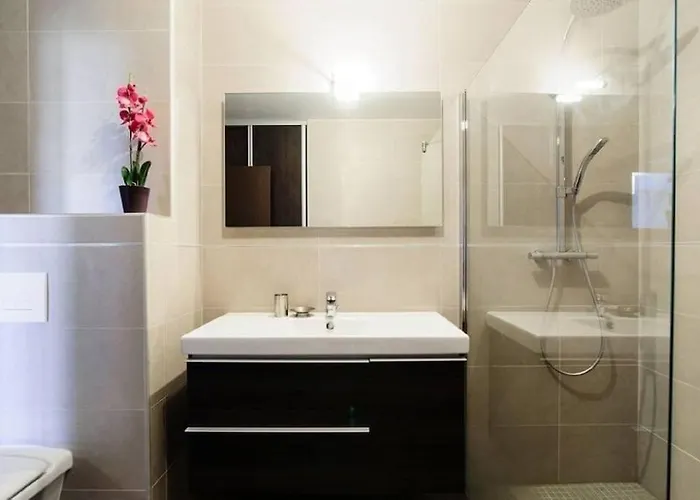 דירה T2 Agosta 100m De La *