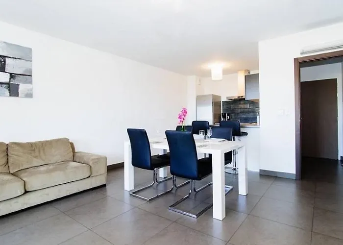 T2 Agosta 100m De La Appartement